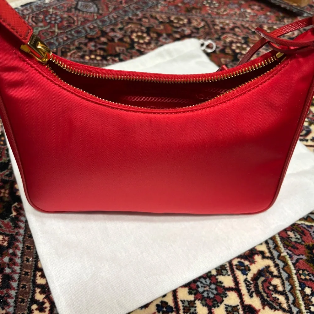 PRADA Re-Edition 2005 Mini Bag Red - Picture 5 of 10